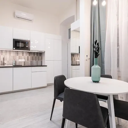 Kl31 - Best Location - Elegant Historic Residence By Bqa Budapest Esterno foto